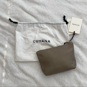 cuyana | small mini leather zipper pouch in stone